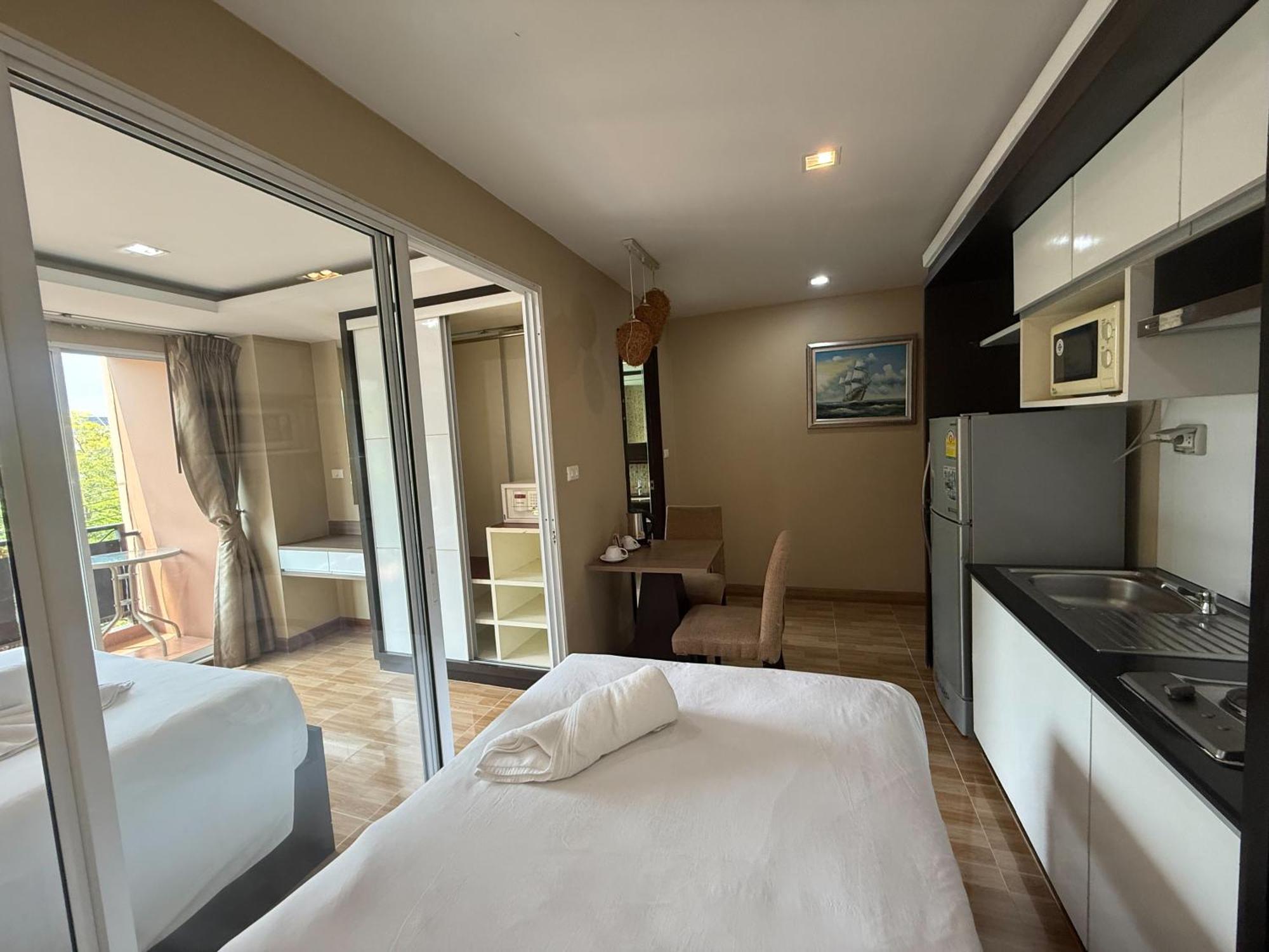Greenview Ekkamai10 Suite Бангкок Экстерьер фото