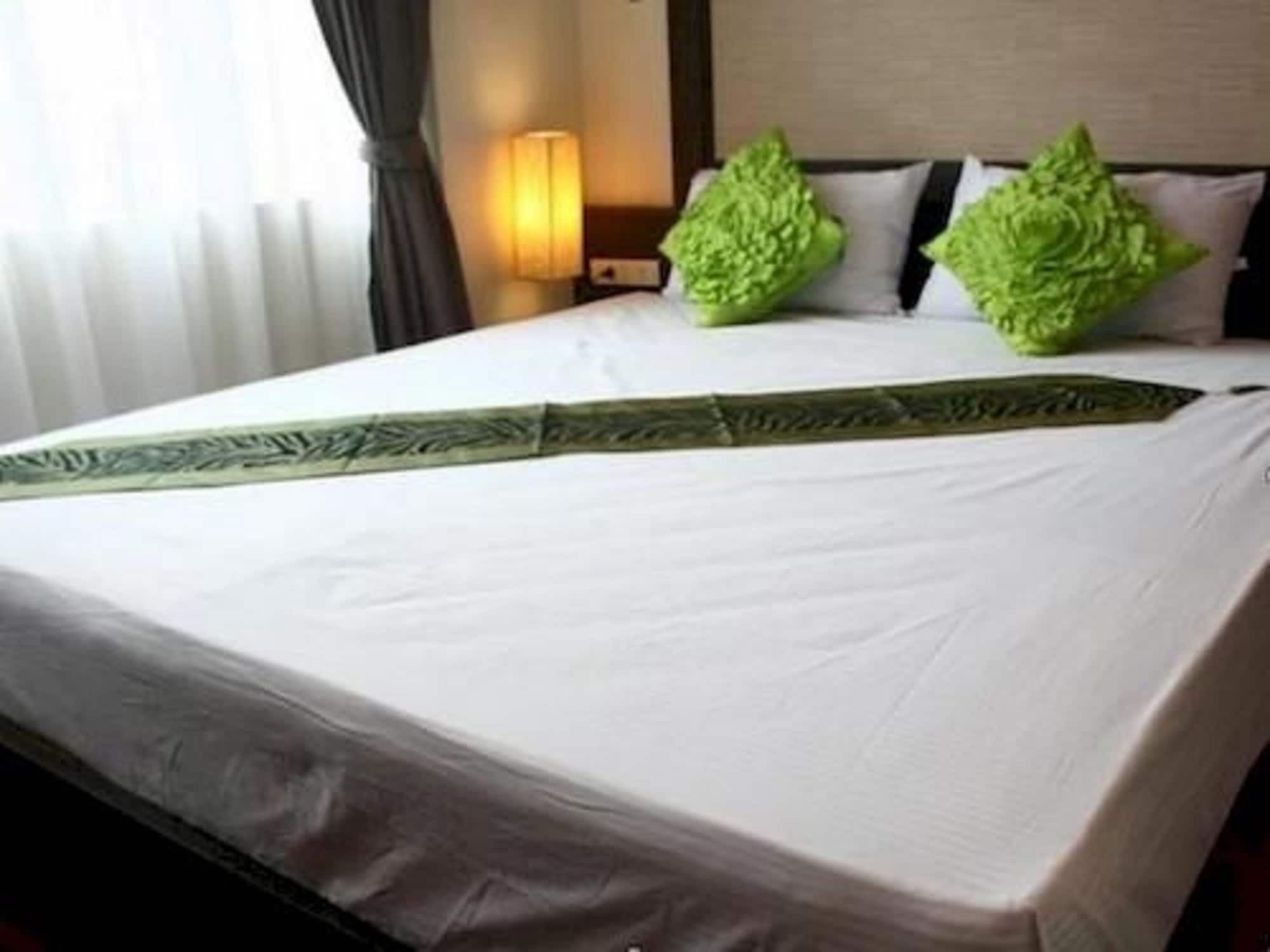 Greenview Ekkamai10 Suite Бангкок Экстерьер фото
